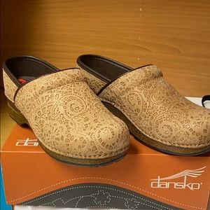 Dansko Clogs!!
